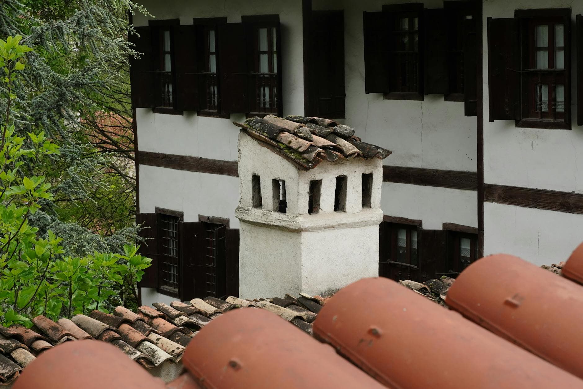 Charming Ottoman-style building with classic red roof tiles in Safranbolu, Türkiye.